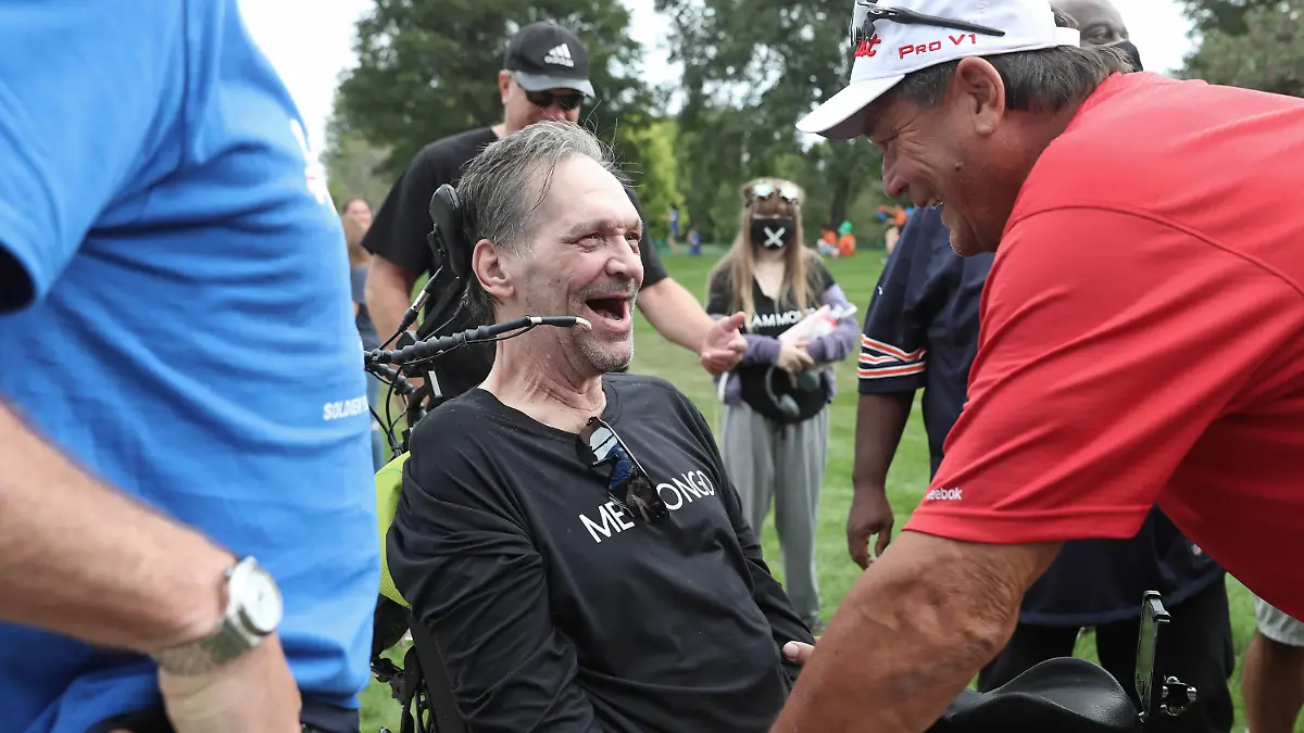 September 18, 2021, Chicago, IL: Former Chicago Bears players Steve McMichael, middle, and Dan Hampton, right, laugh as they greet each other before the ALS Walk For Life at Soldier Field on Saturday, Sept. 18, 2021, in Chicago. McMichael, who was diagnosed with ALS, received the Les Turner ALS Foundation Courage Award during the opening ceremony. Chicago - ZUMAm67_ 20210918_zaf_m67_018 Copyright: xJohnxJ.xKimx 