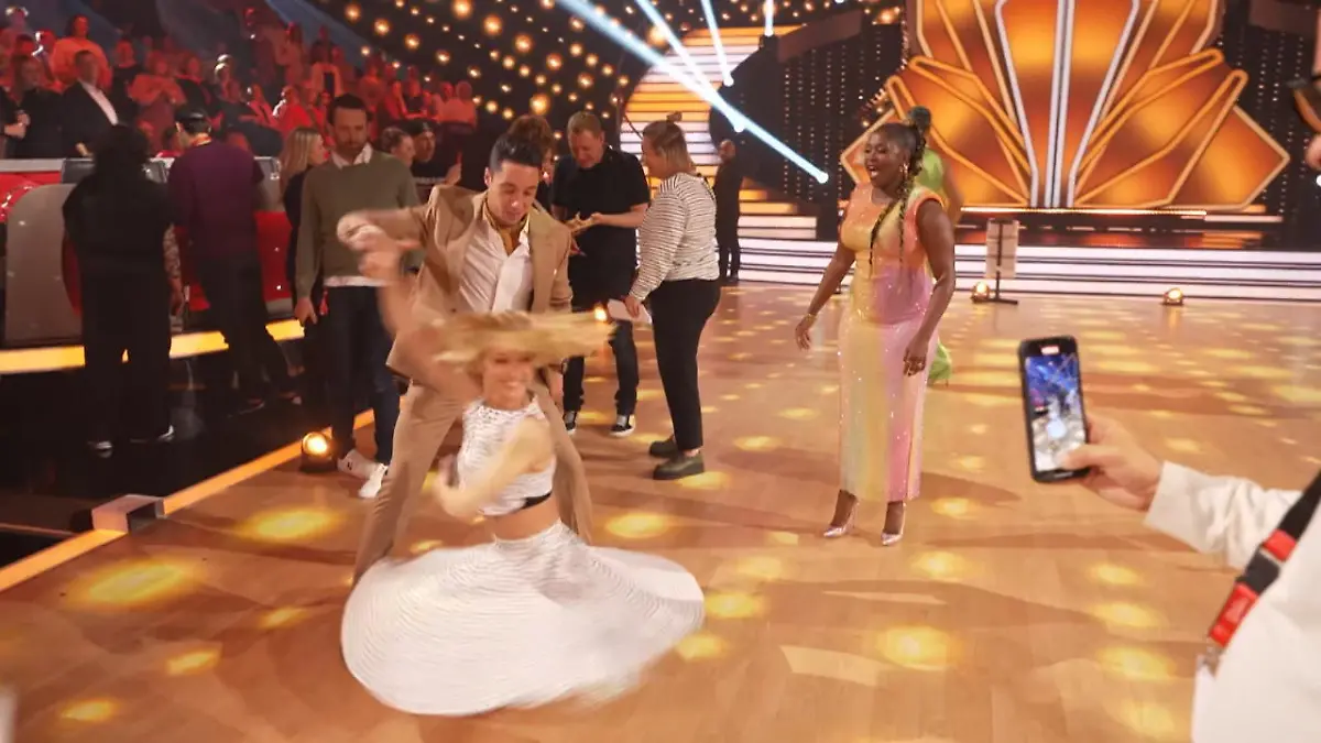 René Casselly und Kathrin Menzinger wieder on fire Let's Dance 2023: Heißer Tanz in der Werbepause