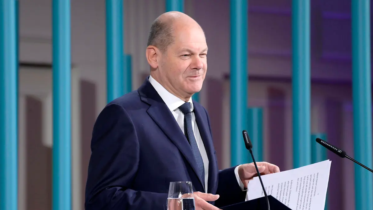  Olaf Scholz beim 16. Wirtschaftsgipfel der Süddeutschen Zeitung im Hotel Adlon. Berlin, 22.11.2022 *** Olaf Scholz at the 16 Business Summit of the Süddeutsche Zeitung at the Hotel Adlon Berlin, 22 11 2022 Foto:xF.xKernx/xFuturexImage