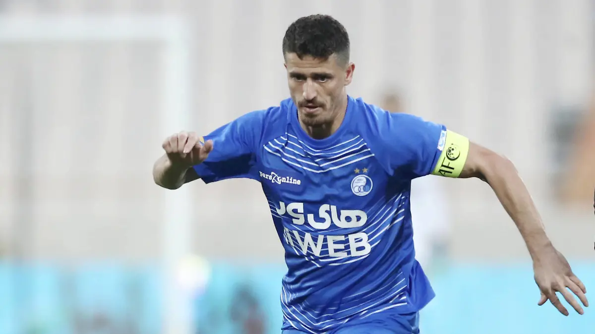 TEHRAN, IRAN, NOV 7TH: Voria Ghafouri left and Ghaem Eslamikhah right during the 2020/21 Persian Gulf Pro League between Esteghlal and Mes Rafsanjan at Azadi Stadium. Alireza Zeinali/SPP Esteghlal and Mes Rafsanjan PUBLICATIONxNOTxINxBRA 