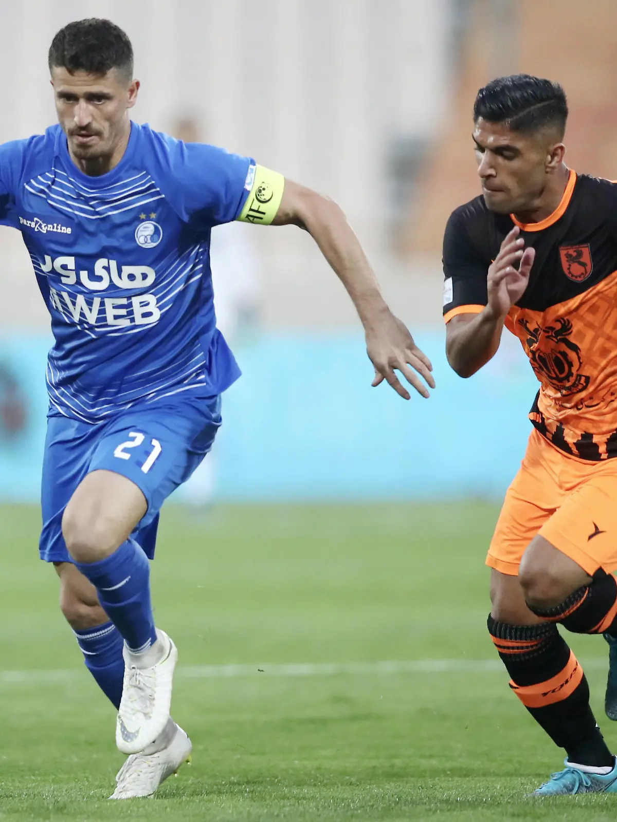 TEHRAN, IRAN, NOV 7TH: Voria Ghafouri left and Ghaem Eslamikhah right during the 2020/21 Persian Gulf Pro League between Esteghlal and Mes Rafsanjan at Azadi Stadium. Alireza Zeinali/SPP Esteghlal and Mes Rafsanjan PUBLICATIONxNOTxINxBRA 