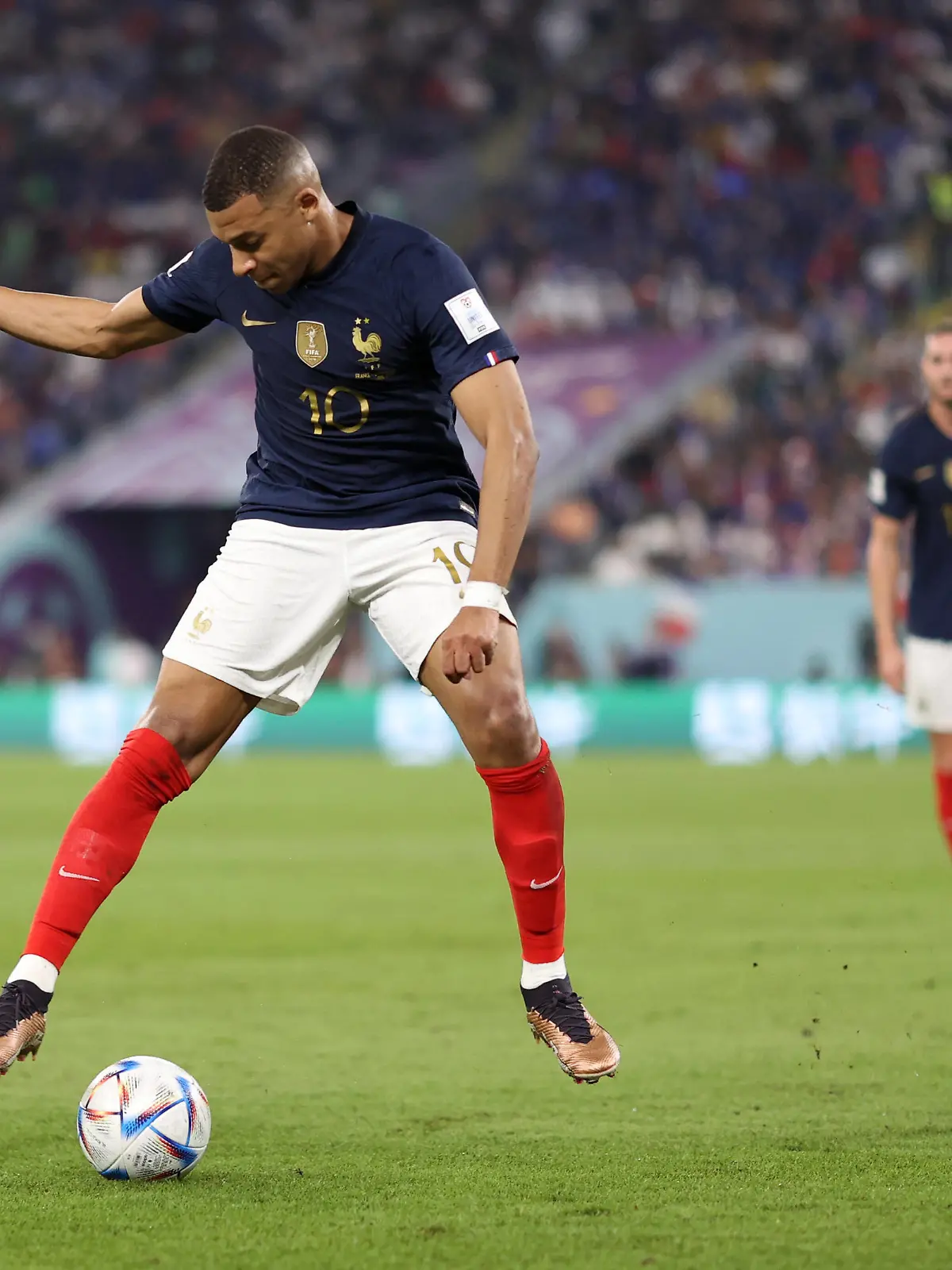 France v Denmark : FIFA World Cup, WM, Weltmeisterschaft, Fussball 26 November 2022, Doha - FIFA World Cup Qatar - France v Denmark - Kylian Mbappe of France and Jesper Lindstrom of Denmark - Photo: Charlotte Wilson / Offside. Doha Qatar *** Frankreich gegen Dänemark FIFA Fussball-Weltmeisterschaft 26. November 2022, Doha FIFA Fussball-Weltmeisterschaft Katar Frankreich gegen Dänemark Kylian Mbappe Frankreich und Jesper Lindstrom Dänemark Foto Charlotte Wilson Abseits Doha Katar PUBLICATIONxINxGERxSUIxAUTxONLY Copyright: xCharlottexWilsonx/xOffsidexOffside 