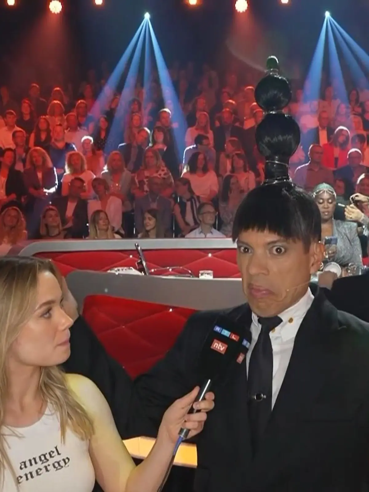 Bild zu: "Das sagt die Frau, die hinter Jorge sitzt zur Frise!"