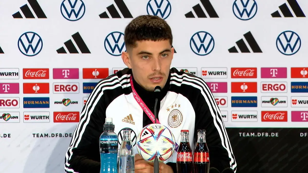 Kai Havertz und Julian Brandt in der Pressekonferenz FIFA Fußball-Weltmeisterschaft Katar 2022