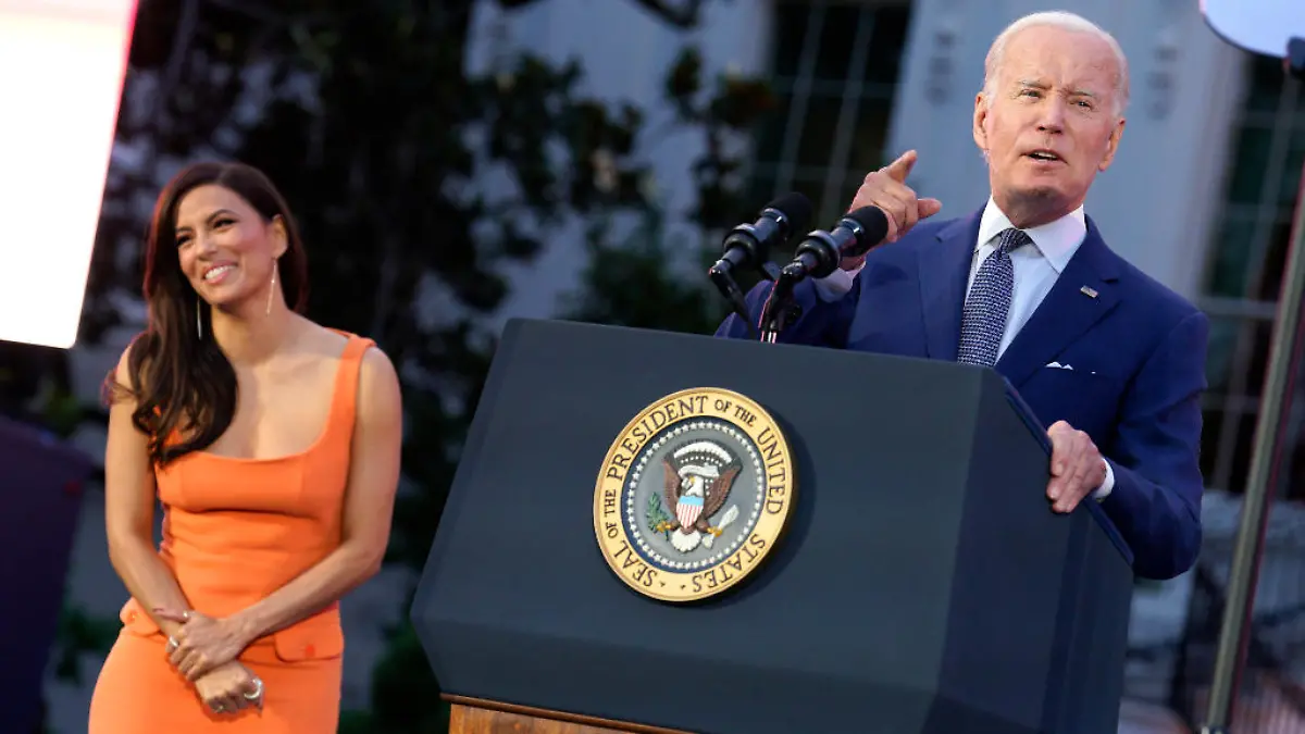 Joe Biden macht einen Witz über Eva Longoria Lustig oder peinlich?