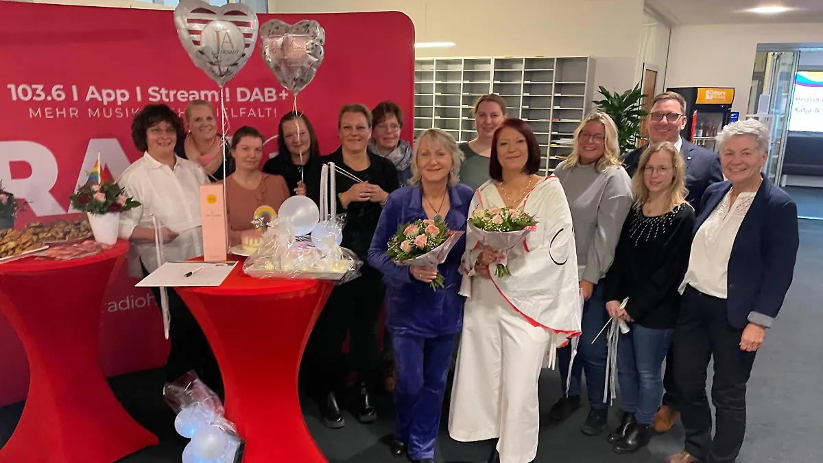 Katja und Corina haben sich live vor hunderttausenden Zuhörern das "Ja-Wort" gegeben.