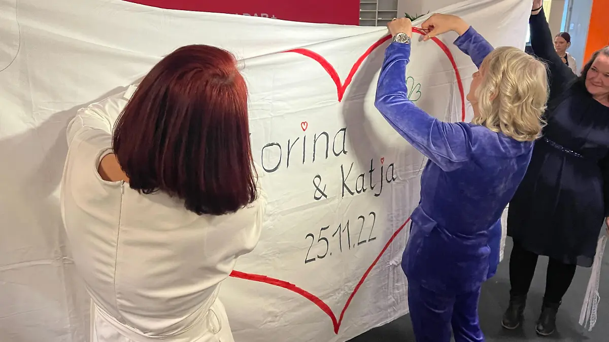 Mit ihrer Hochzeit wollen sie ein Zeichen gegen die Diskriminierungen in Katar setzen.