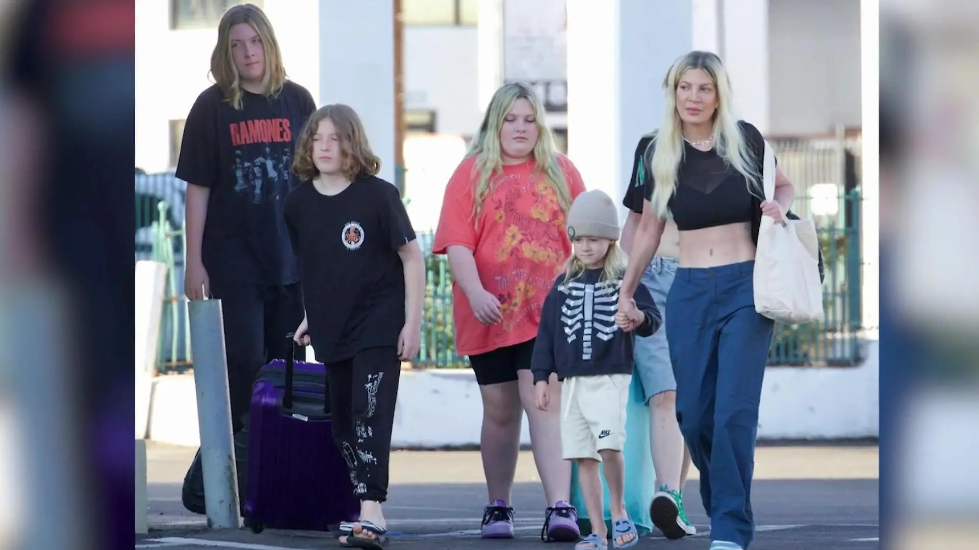 Tori Spelling haust mit ihren fünf Kindern im Billig-Hotel Für 100 Dollar die Nacht