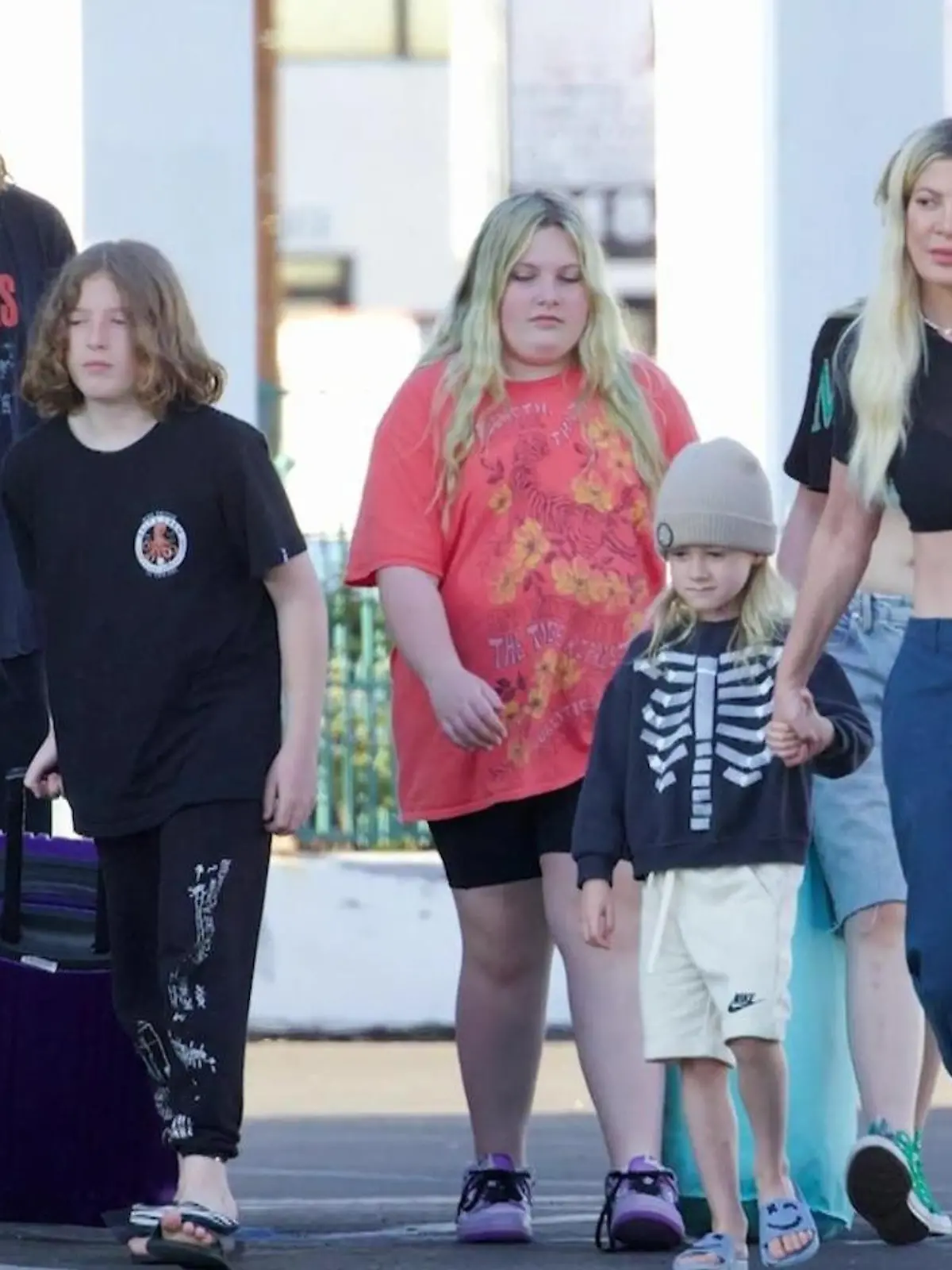 Bild zu: "Tori Spelling haust mit ihren fünf Kindern im Billig-Hotel"