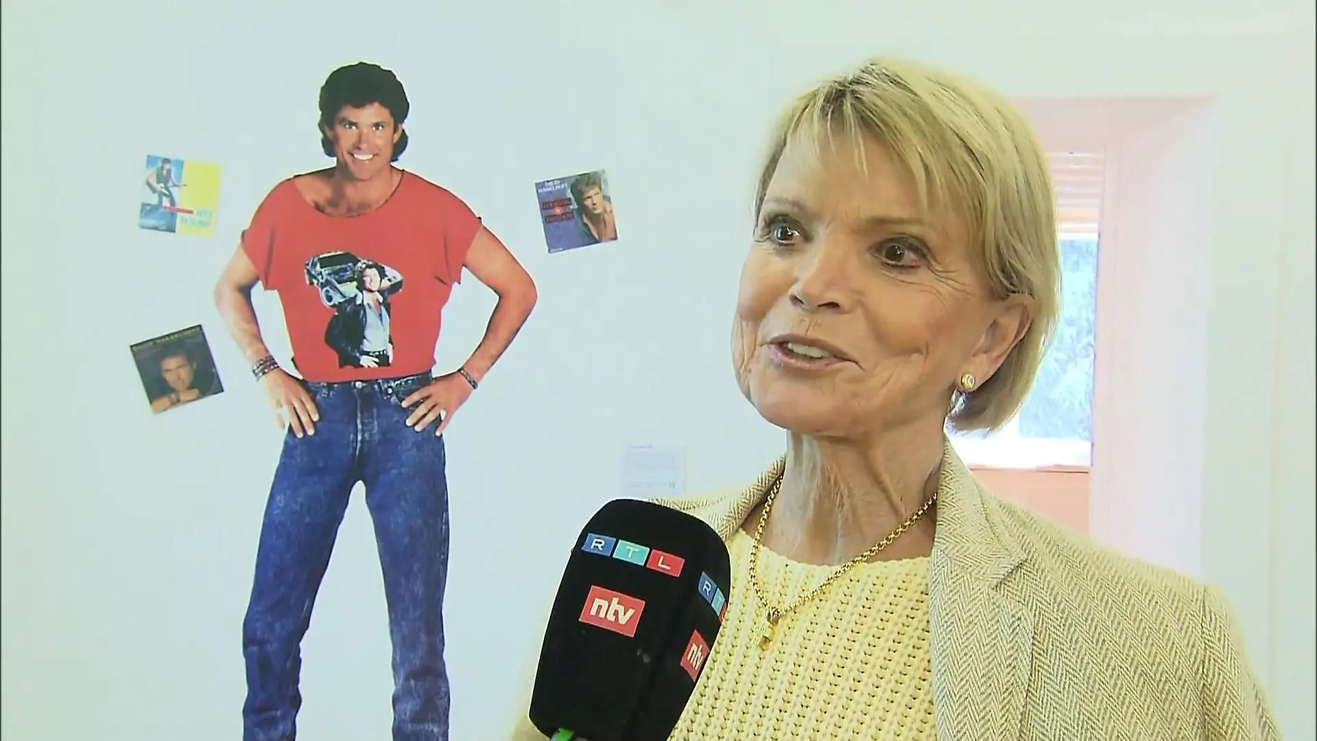 Uschi Glas trifft auf ihren alten Bravo-Starschnitt Zeitreise in die 70er