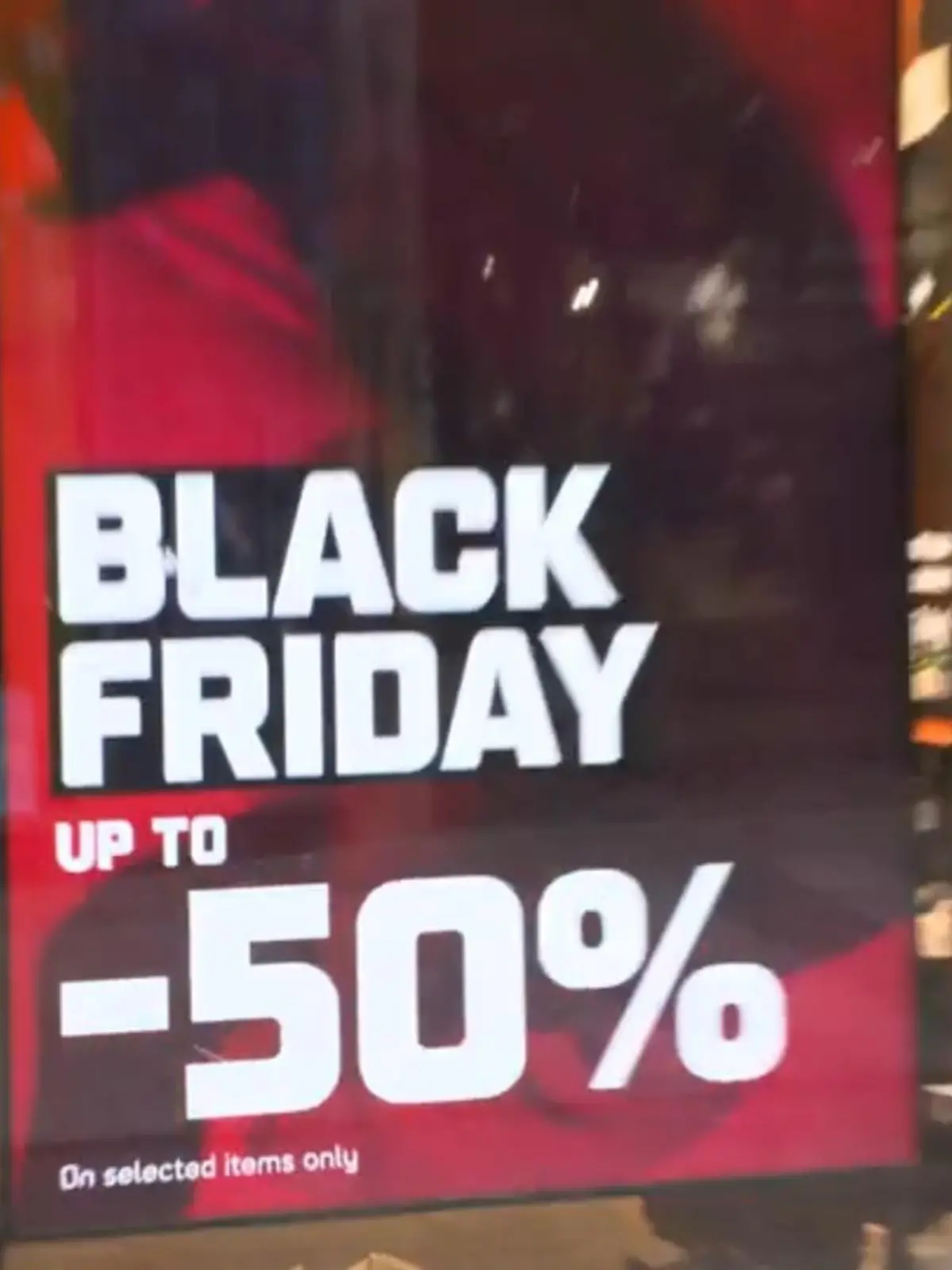 Es ist Black Friday, also der Höhepunkt der Rabattwoche. Aber ist wirklich jedes Angebot ein Schnäppchen? Wir haben es getestet. Mit welchem einfach Trick Sie sich die richtigen Rabatte holen können, erfahren Sie im Video.