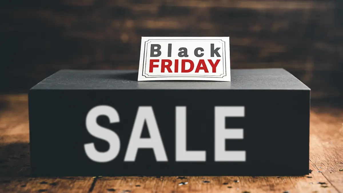 Bavaria, Germany - 24 November 2022: Iconic image Black Friday Sale, Black gift pack with the inscription: Black Friday PHOTOMONTAGE *** Symbolbild Black Friday Sale, Schwarze Geschenk Packung mit der Aufschrift: Black Friday FOTOMONTAGE