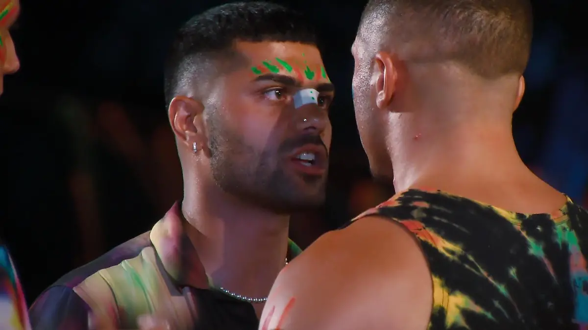 Adrian und Oguzhan fetzen sich wegen eines „Backenkusses“ Showdown vor der Bachelorette!