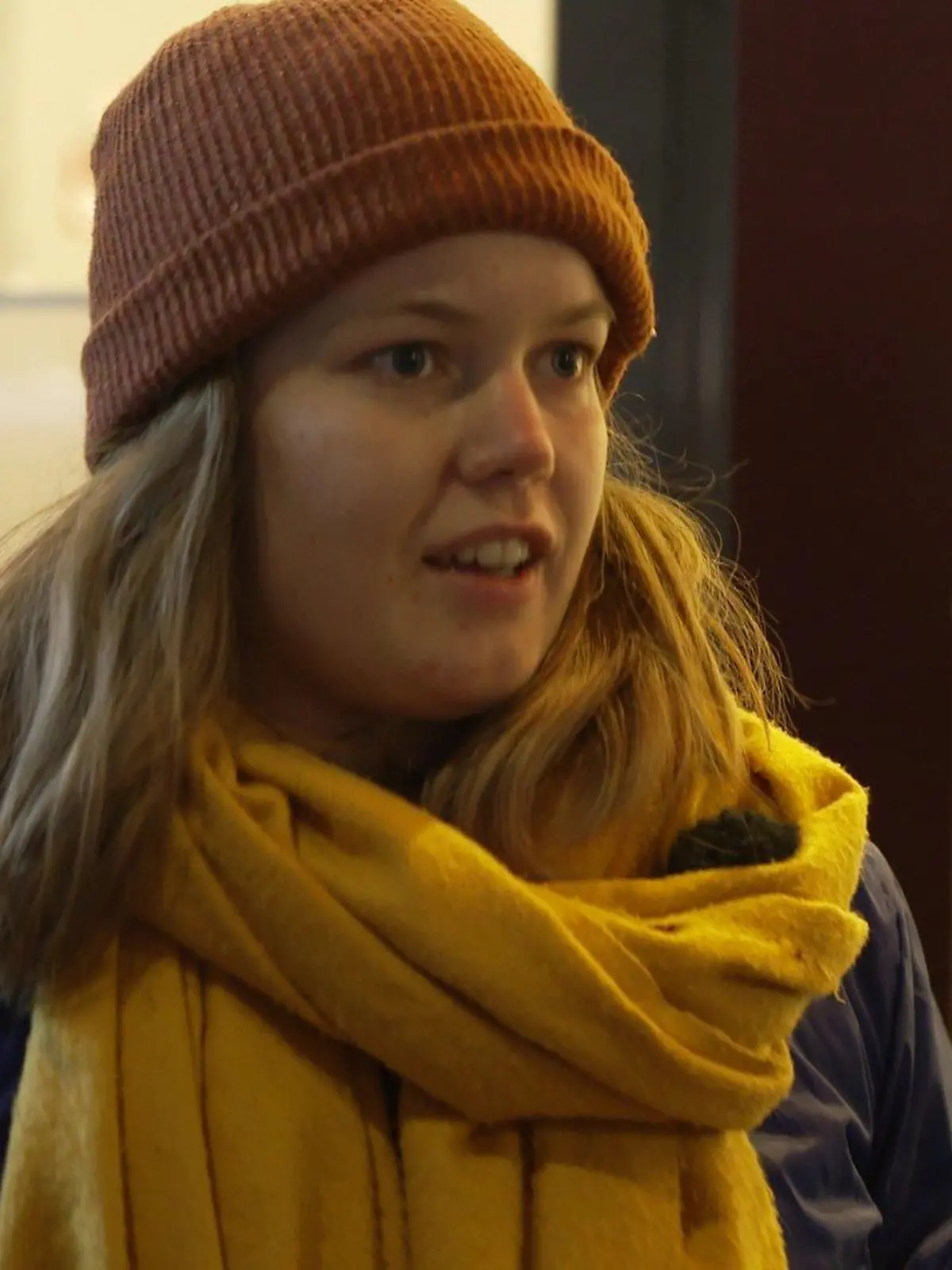 Sarah Koch von Plan International leitet den besonderen Stadtrundgang.