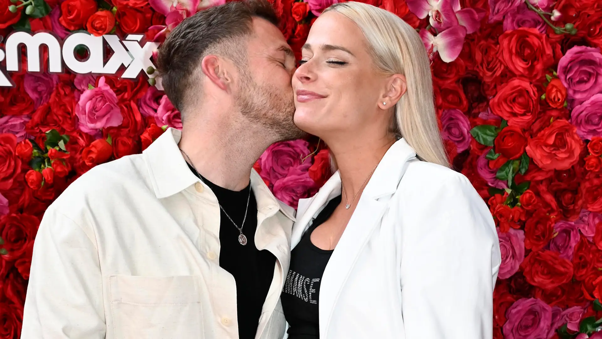 Philipp Stehler und Vanessa Ciomber bei der TKMaxx Eröffnung im Supercandy Pop Up Museum in Köln / 100523
