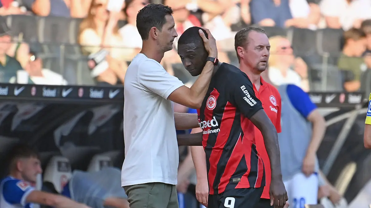 Eintracht-Trainer verteidigt Streik-Profi Muani drängt auf Wechsel