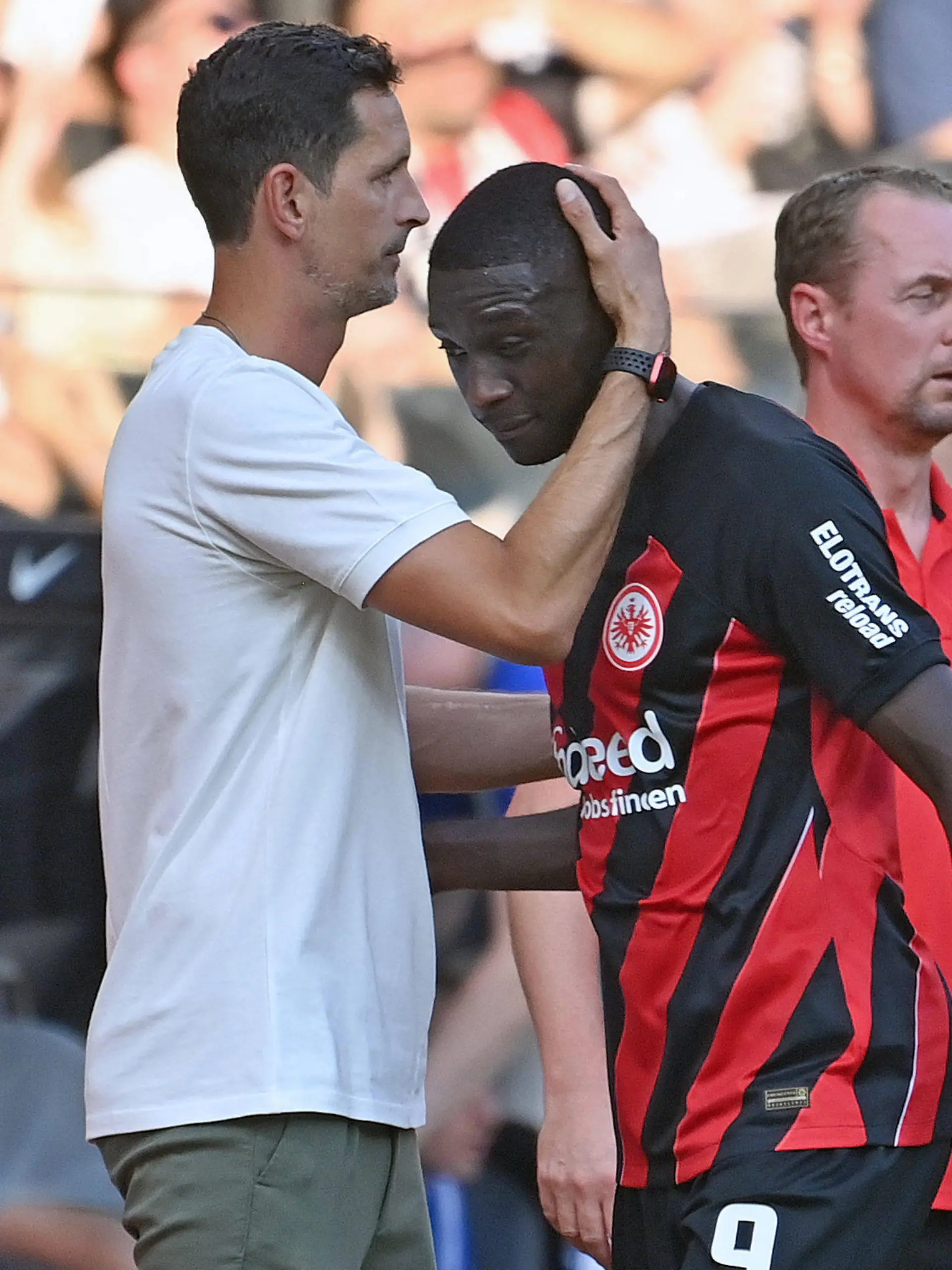 Bild zu: "Eintracht-Trainer verteidigt Streik-Profi"