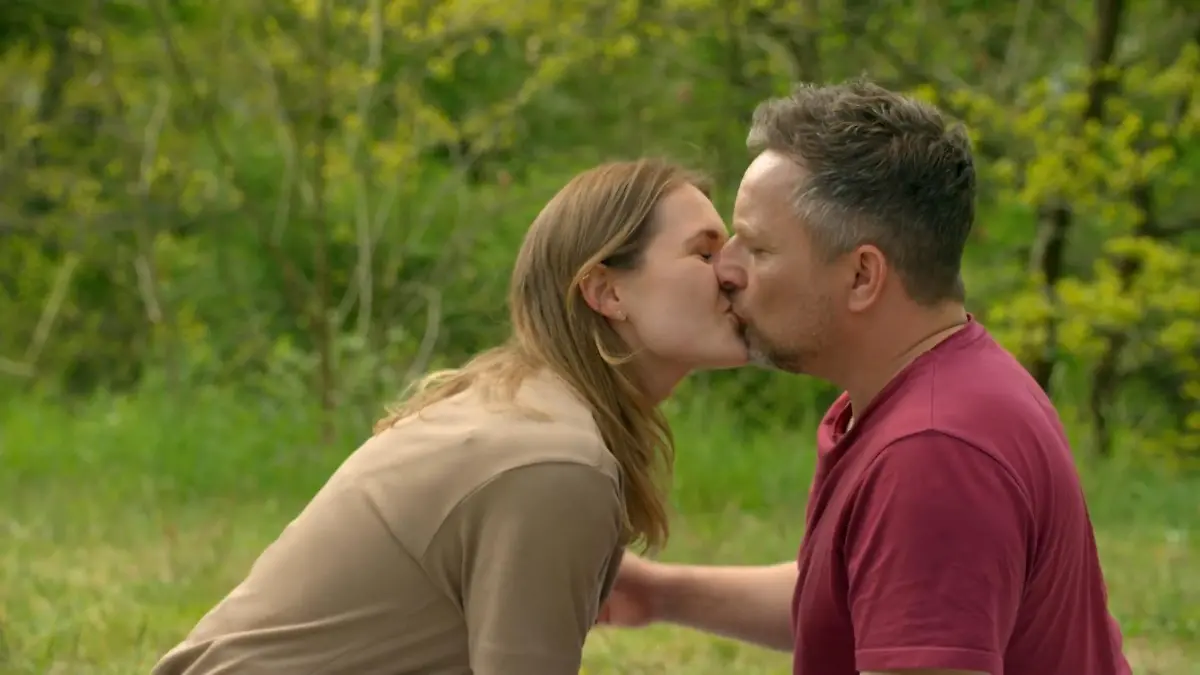 Spontan-Verlobung: Nicole sagt "Ja" zu Michi GZSZ-Folge 7809 am 17. Juli 2023