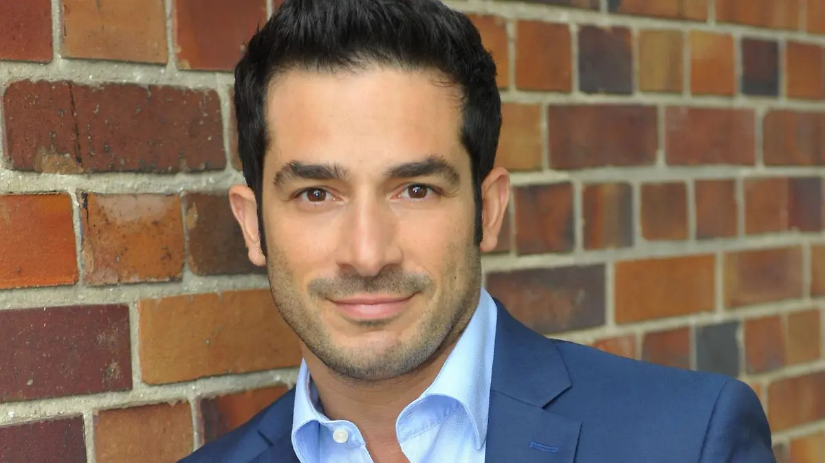 Tayfun Baydar spielt Tayfun Baydak