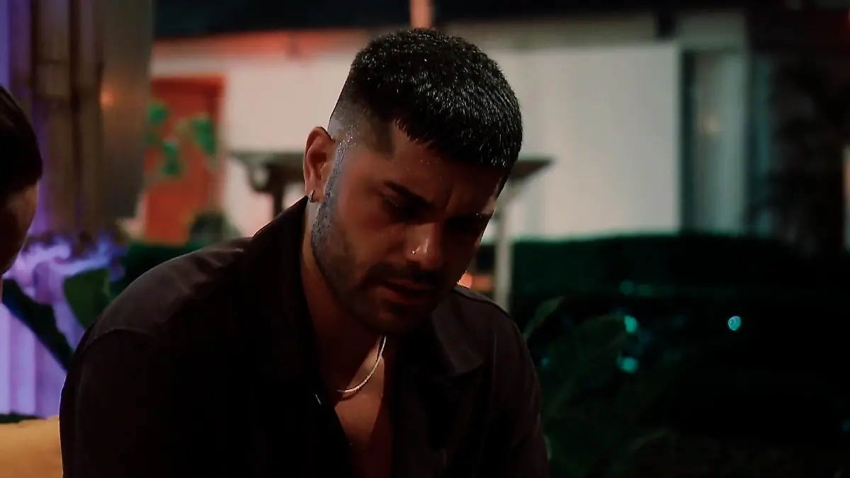 Bachelorette-Kandidat Adrian bricht in Tränen aus In der "Nacht der Rosen"