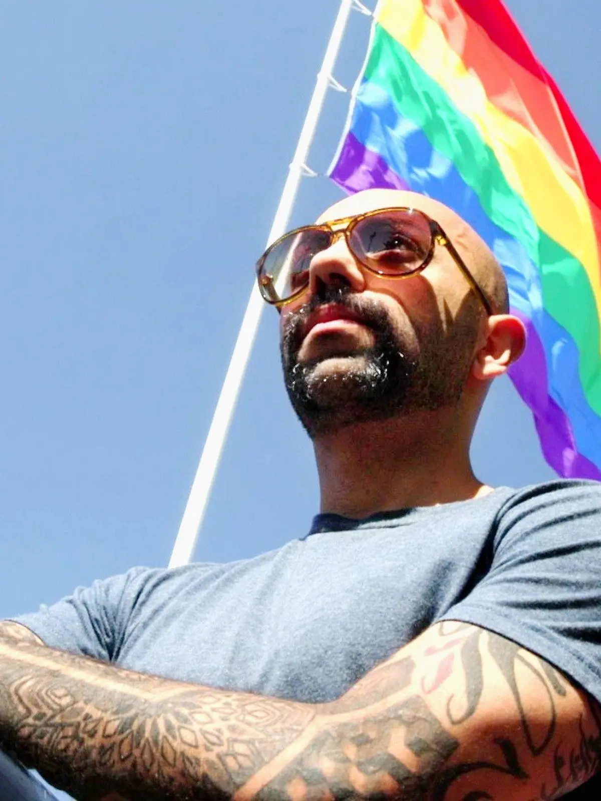 Nasser Mohammed, erster schwuler Katari der Welt, der sich öffentlich als homosexuell geoutet hat. Er lebt in den USA.

+++ Die Verwendung des sendungsbezogenen Materials ist nur mit dem Hinweis und Verlinkung auf RTL+ gestattet. +++