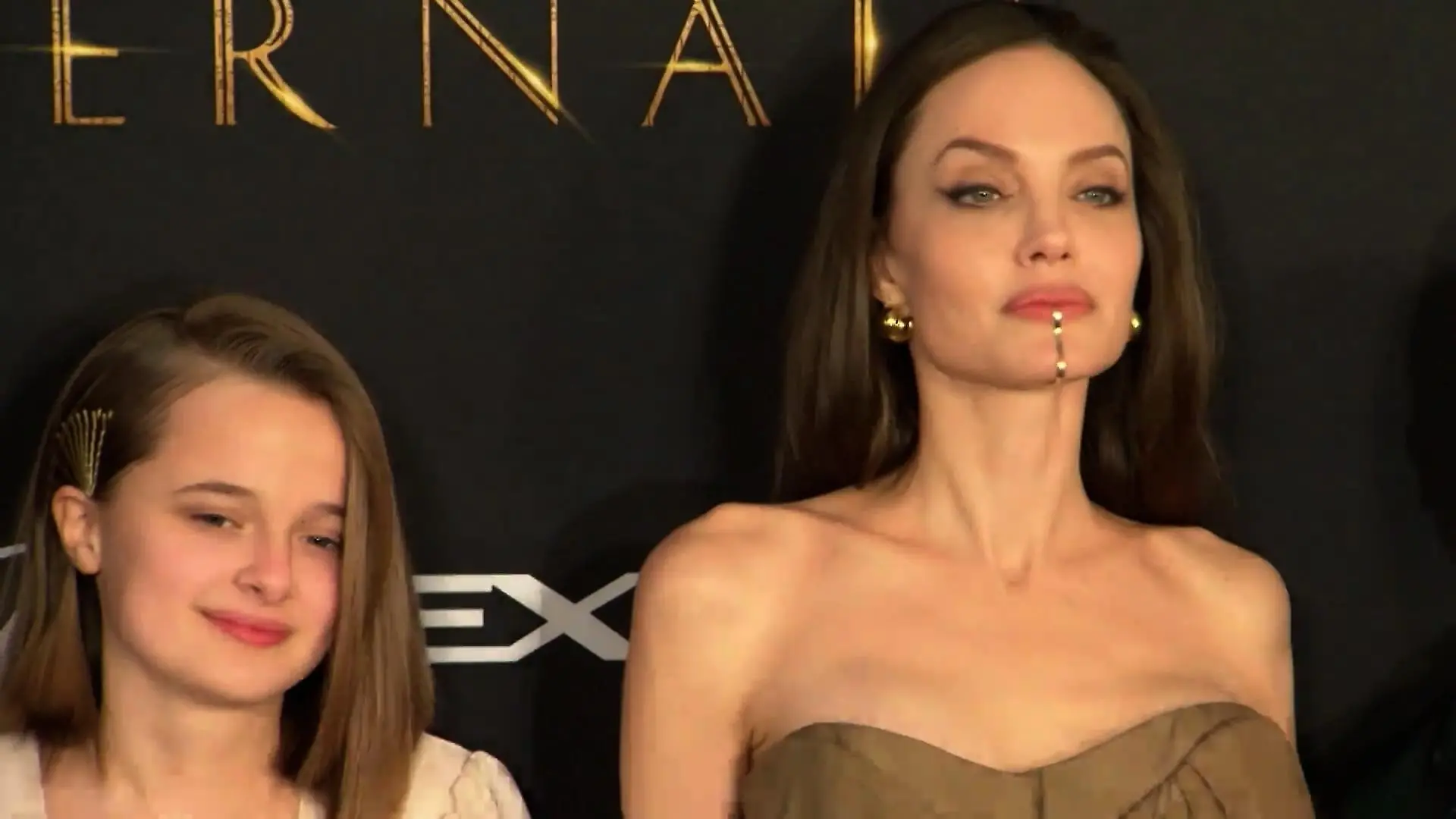 Angelina Jolie stellt ihre Tochter als Assistentin ein Arbeiten für Mutti