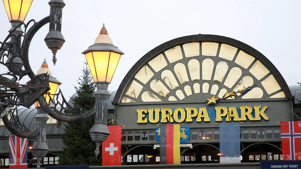 Rust, Germany - November 22, 2022: Europa-Park Winter Press Conference with Logo and Christmas Atmosphere, Weihnachten, Freizeit, Leisure, Europa, Park,