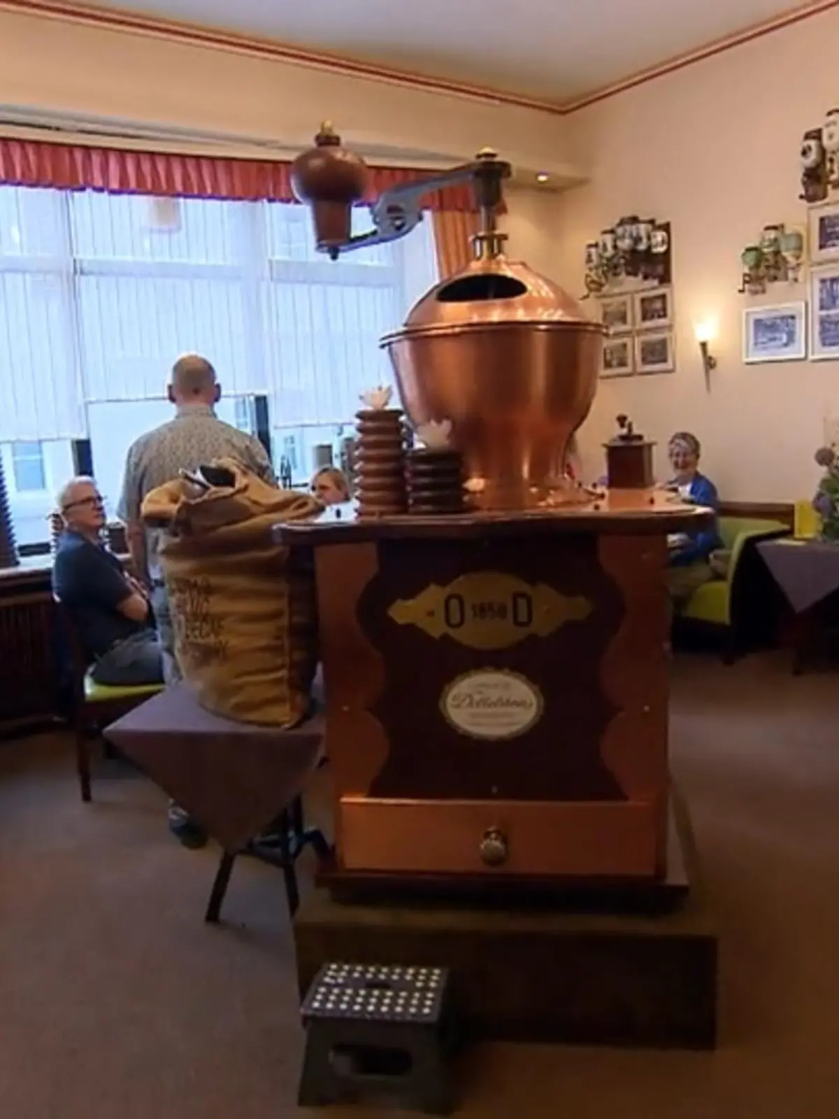 Bild zu: "Größte Kaffeemühle steht in Duisburg"