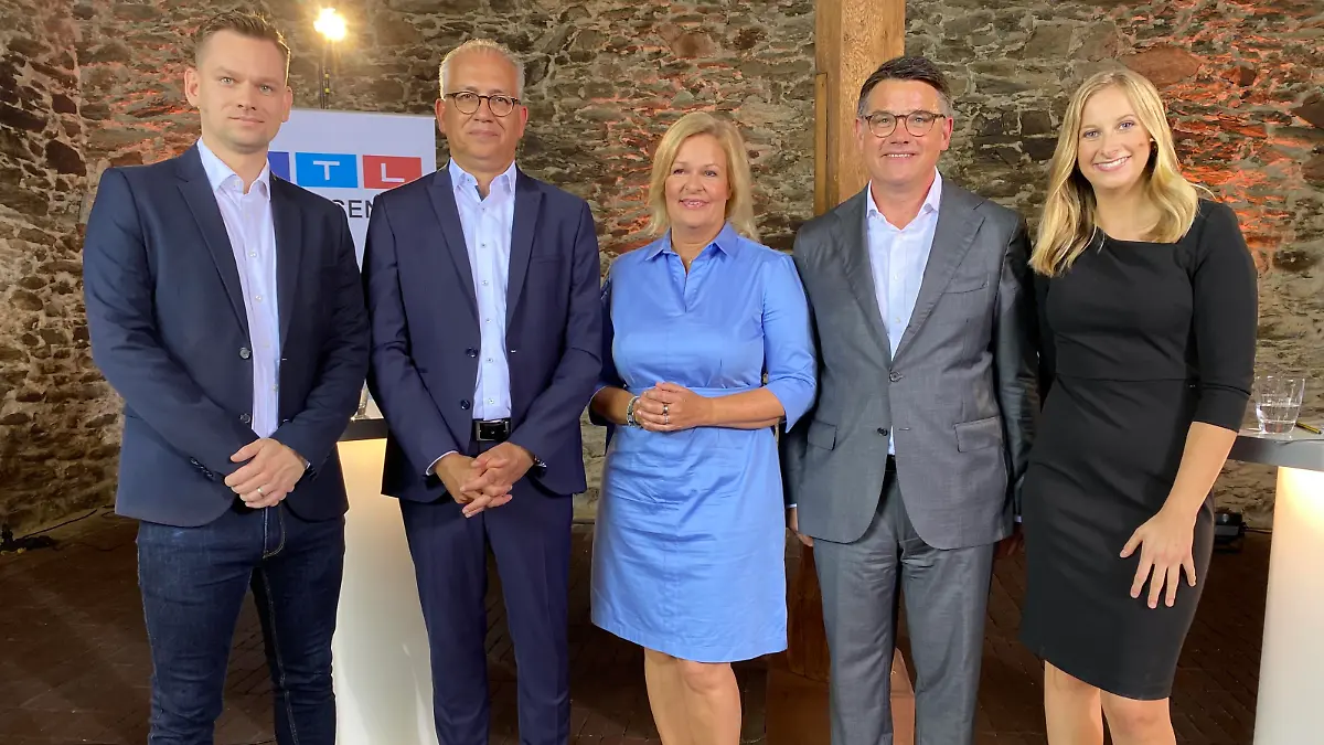 v.l.: Alexander Polte (RTL Hessen-Reporter), Tarek Al-Wazir (Bündnis 90/die Grünen), Nancy Faeser (SPD), Boris Rhein (CDU) und Victoria Enzenauer (RTL Hessen-Reporterin)