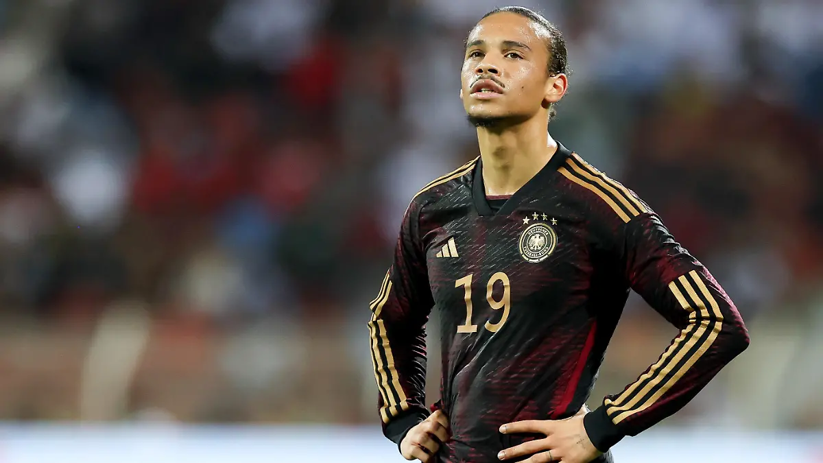 ARCHIV - 16.11.2022, Oman, Maskat: Fußball, Länderspiel, vor der Fußball-WM in Katar, Oman - Deutschland im Sultan-Qabus-Sportzentrum, Deutschlands Leroy Sane reagiert. (zu dpa: «Knieprobleme: Ohne Sané gegen Japan - Alle anderen 25 Spieler fit») Foto: Christian Charisius/dpa +++ dpa-Bildfunk +++