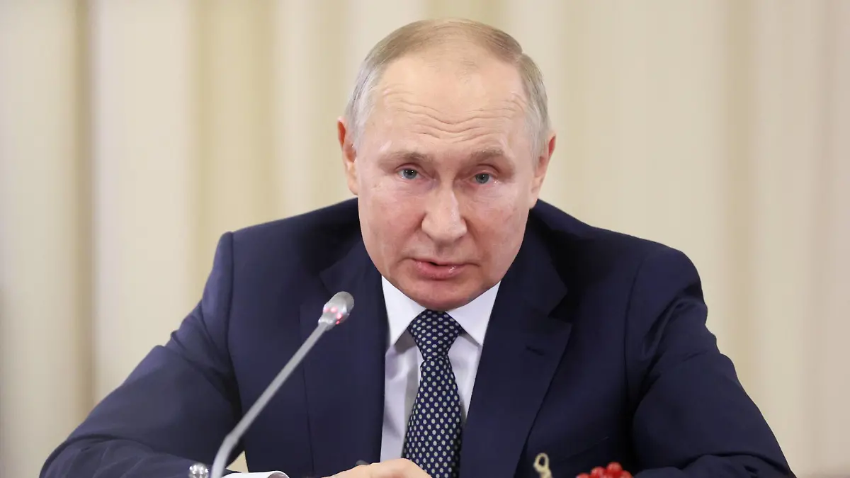 Russia: Russian President Putin meets with mothers of servicemen taking part in special military operation RUSSIA, MOSCOW REGION - NOVEMBER 25, 2022: Russia s President Vladimir Putin holds a meeting at the Novo-Ogaryovo residence with mothers of servicemen taking part in the special military operation. Alexander Shcherbak/TASS/Sipa USA Moscow Region Russia PUBLICATIONxINxDZAxARGxAUTxBHRxBRAxCANxCHLxCHNxCOLxECUxEGYxGRCxINDxIRNxIRQxISRxJORxKWTxLBNxLBYxMLTxMEXxMARxOMNxPERxQATxSAUxSUIxSYRxTUNxTURxUAExUKxVENxYEMxONLY Copyright: xTASSx 