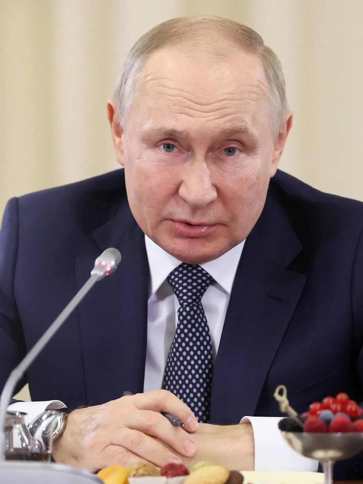 Russia: Russian President Putin meets with mothers of servicemen taking part in special military operation RUSSIA, MOSCOW REGION - NOVEMBER 25, 2022: Russia s President Vladimir Putin holds a meeting at the Novo-Ogaryovo residence with mothers of servicemen taking part in the special military operation. Alexander Shcherbak/TASS/Sipa USA Moscow Region Russia PUBLICATIONxINxDZAxARGxAUTxBHRxBRAxCANxCHLxCHNxCOLxECUxEGYxGRCxINDxIRNxIRQxISRxJORxKWTxLBNxLBYxMLTxMEXxMARxOMNxPERxQATxSAUxSUIxSYRxTUNxTURxUAExUKxVENxYEMxONLY Copyright: xTASSx 