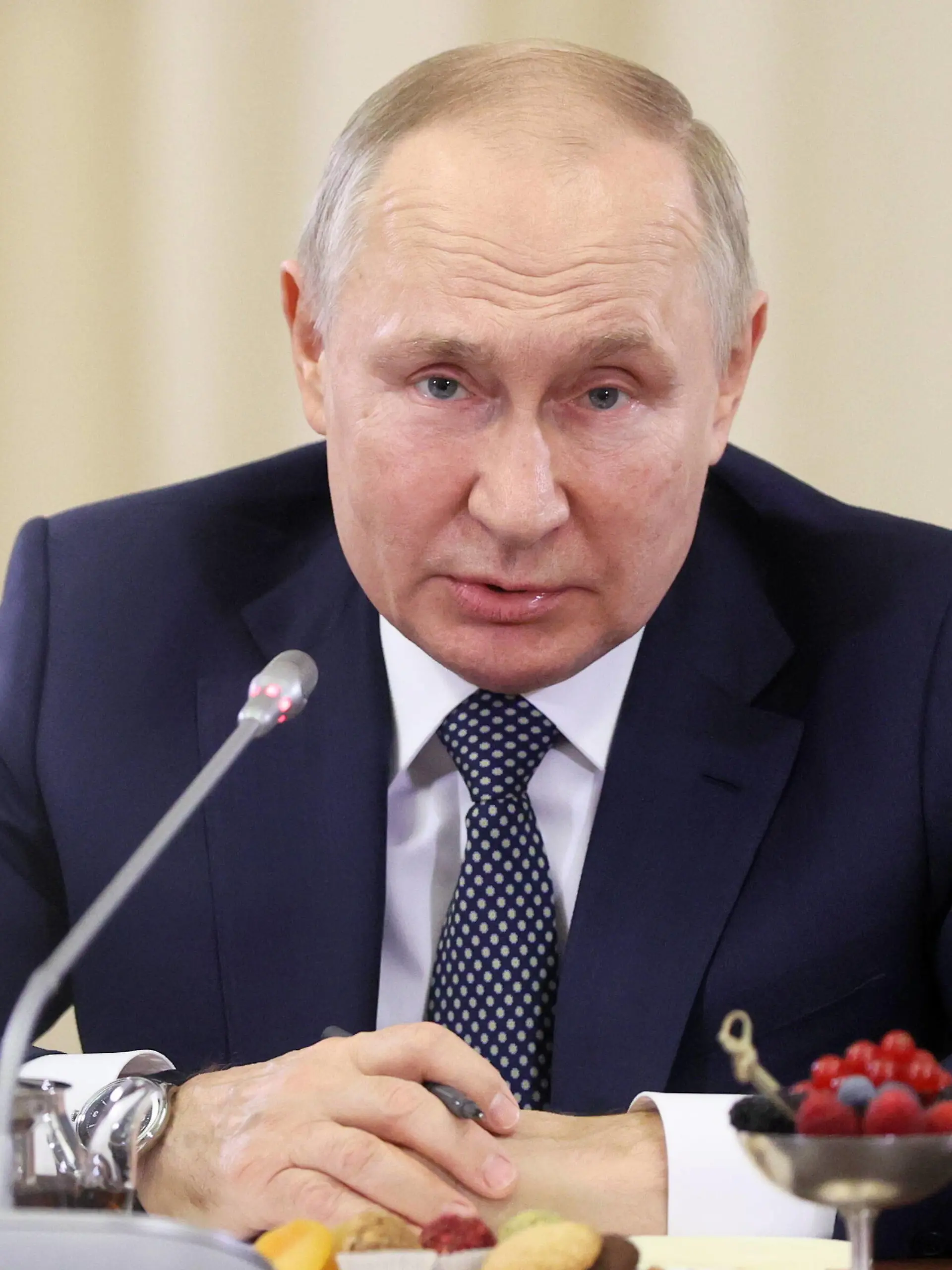 Russia: Russian President Putin meets with mothers of servicemen taking part in special military operation RUSSIA, MOSCOW REGION - NOVEMBER 25, 2022: Russia s President Vladimir Putin holds a meeting at the Novo-Ogaryovo residence with mothers of servicemen taking part in the special military operation. Alexander Shcherbak/TASS/Sipa USA Moscow Region Russia PUBLICATIONxINxDZAxARGxAUTxBHRxBRAxCANxCHLxCHNxCOLxECUxEGYxGRCxINDxIRNxIRQxISRxJORxKWTxLBNxLBYxMLTxMEXxMARxOMNxPERxQATxSAUxSUIxSYRxTUNxTURxUAExUKxVENxYEMxONLY Copyright: xTASSx 