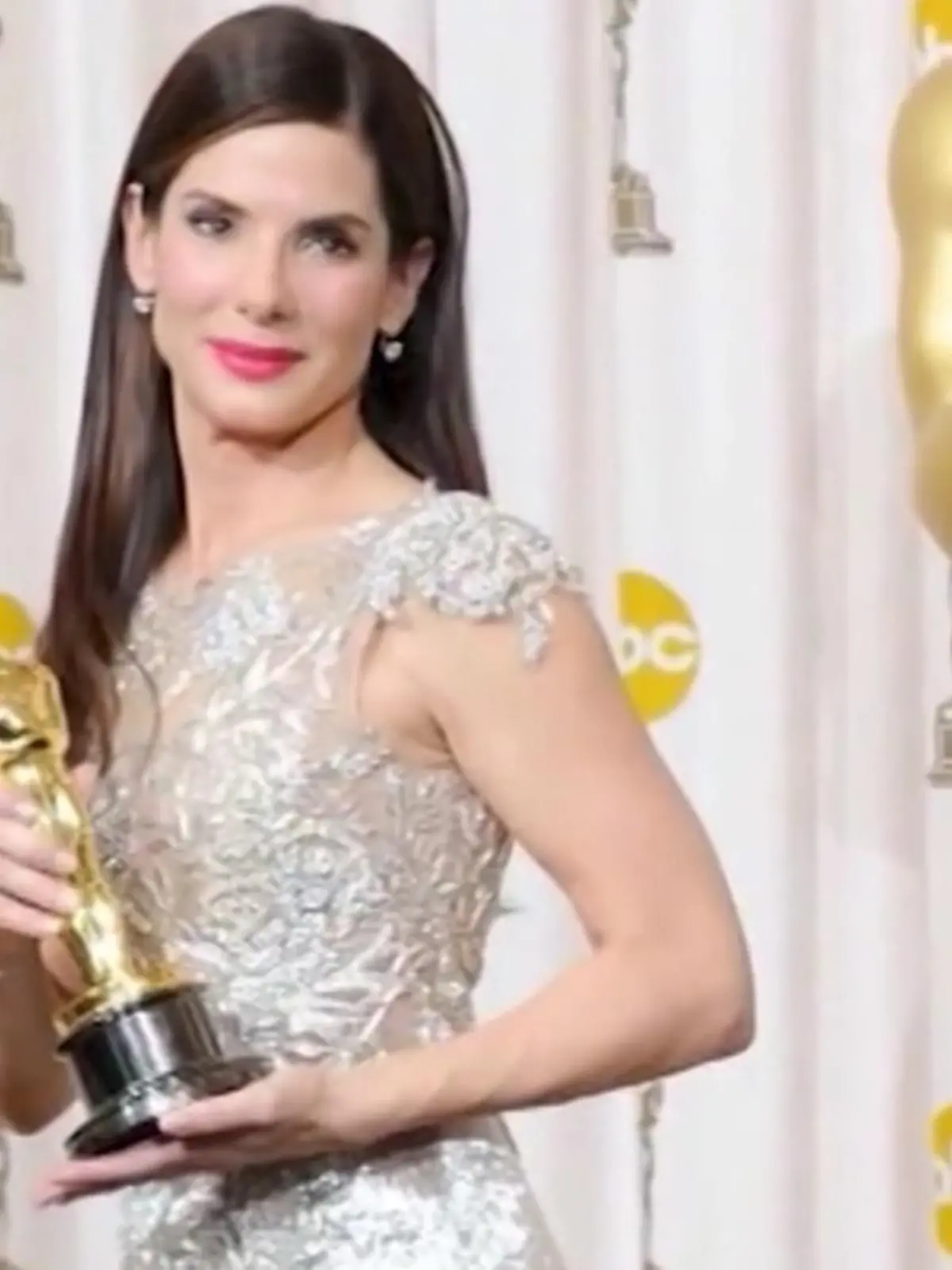 Bild zu: "Fans fordern Sandra Bullock auf, ihren Oscar zurückzugeben"