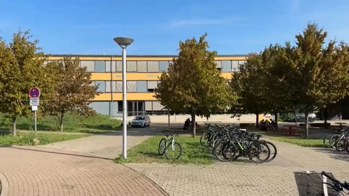 Die Schule der Zehnjährigen, die mutmaßlich entführt und missbraucht wurde.