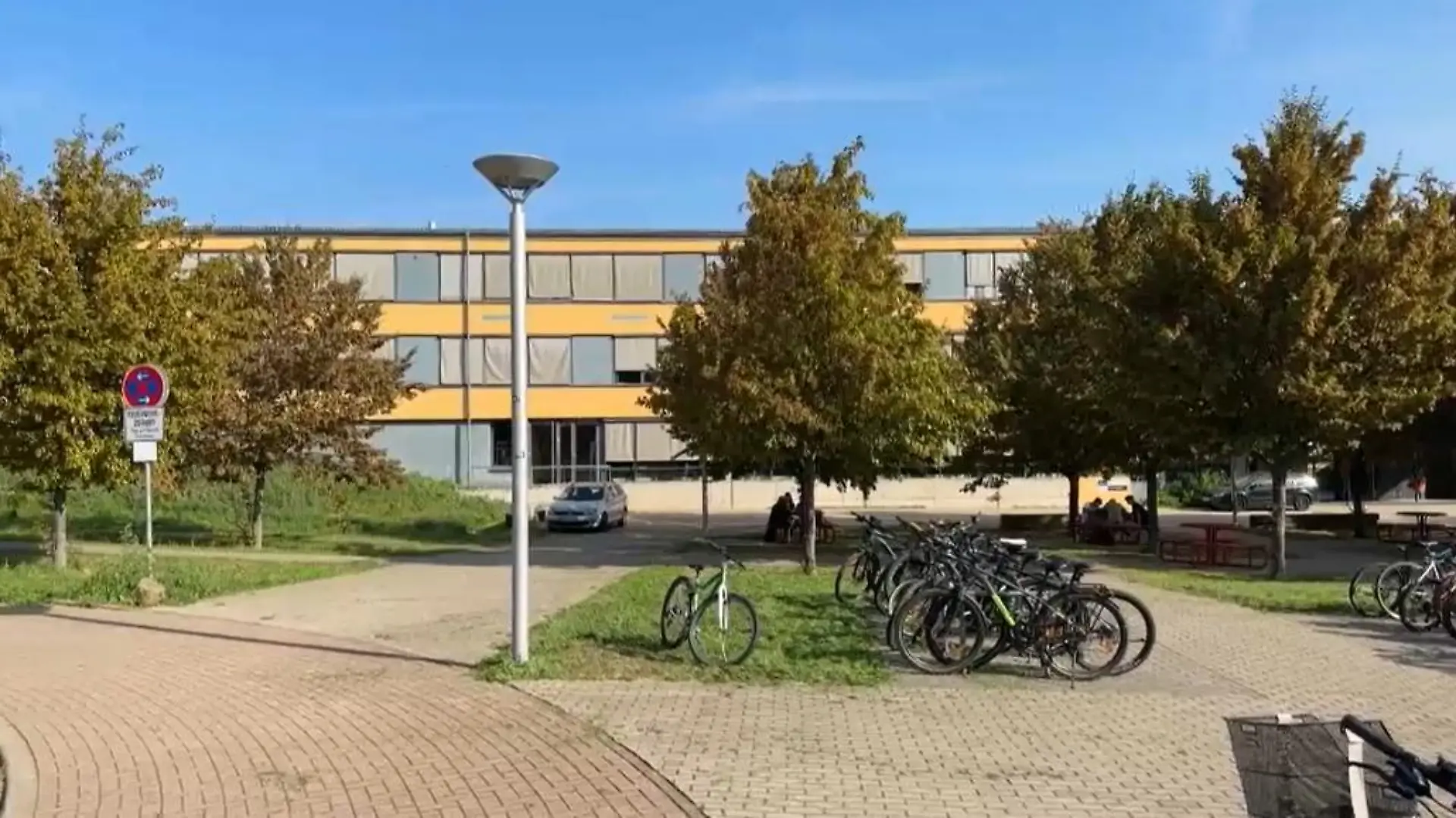 Die Schule der Zehnjährigen, die mutmaßlich entführt und missbraucht wurde.