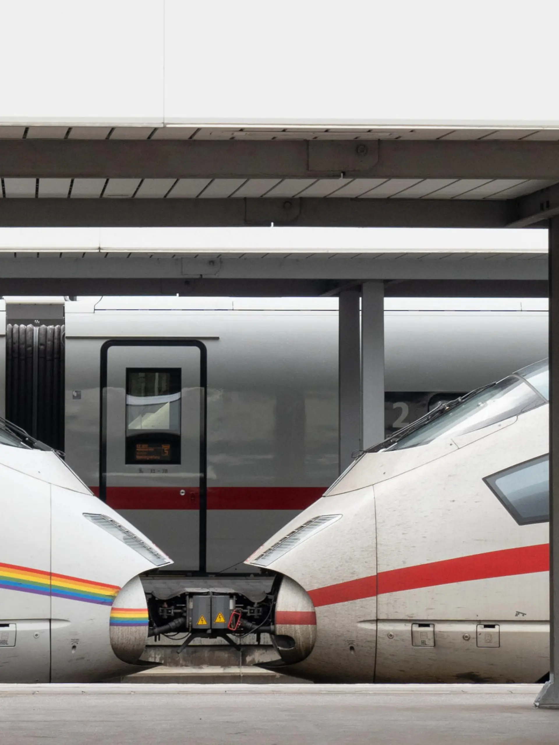 Ein ICE-Triebwagen im Hauptbahnhof München am 06. August 2023 Symbolbild Ein ICE-Triebwagen im Hauptbahnhof München am 06. August 2023 Symbolbild , *** An ICE railcar in the main station of Munich on 06 August 2023 symbol picture An ICE railcar in the main station of Munich on 06 August 2023 symbol picture ,