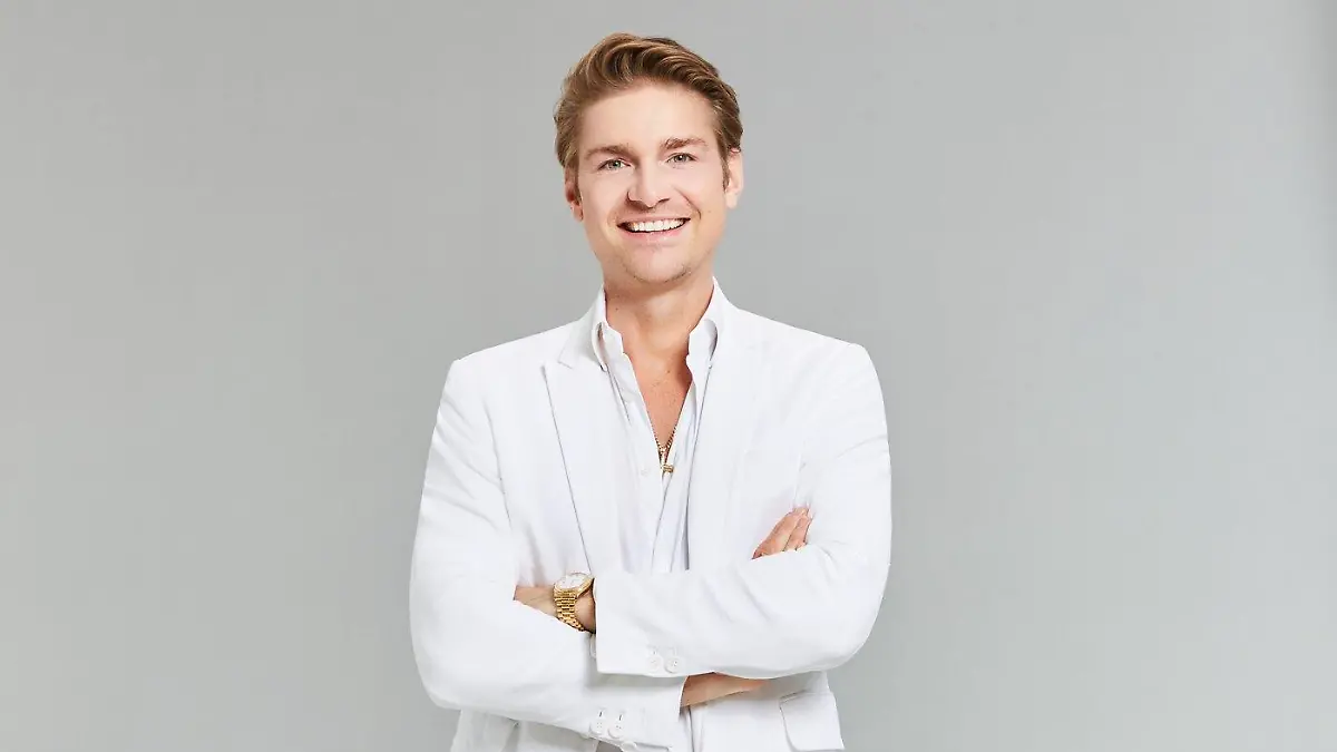 Titel: Promi Big Brother;
Staffel: 10;
Person: Jeremy Fragrance;
Copyright: SAT.1/Marc Rehbeck;
Fotograf: Marc Rehbeck;
Bildredakteur: Clarissa Schreiner;
Dateiname: 2568378.tif;
Rechtehinweis: Dieses Bild darf bis eine Woche nach Ausstrahlung honorarfrei fuer redaktionelle Zwecke und nur im Rahmen der Programmankuendigung verwendet werden. Spaetere Veroeffentlichungen sind nur nach Ruecksprache und ausdruecklicher Genehmigung der Seven.One Entertainment Group GmbH moeglich. Nicht fuer EPG! Verwendung nur mit vollstaendigem Copyrightvermerk. Das Foto darf nicht veraendert, bearbeitet und nur im Ganzen verwendet werden. Es darf nicht archiviert werden. Es darf nicht an Dritte weitergeleitet werden. Aneinanderreihung/Zusammenlegung/Kopplung von Bildern zum Zweck der Erstellung von Slide-Shows o.ä. nicht gestattet; Verbindung/Einfügen/Anfügen von Werbung nicht gestattet.
Bei Fragen: foto@seven.one
Voraussetzung fuer die Verwendung dieser Programmdaten ist die Zustimmung zu den Allgemeinen Geschaeftsbedingungen der Presselounges der Sender der Seven.One Entertainment Group GmbH.
