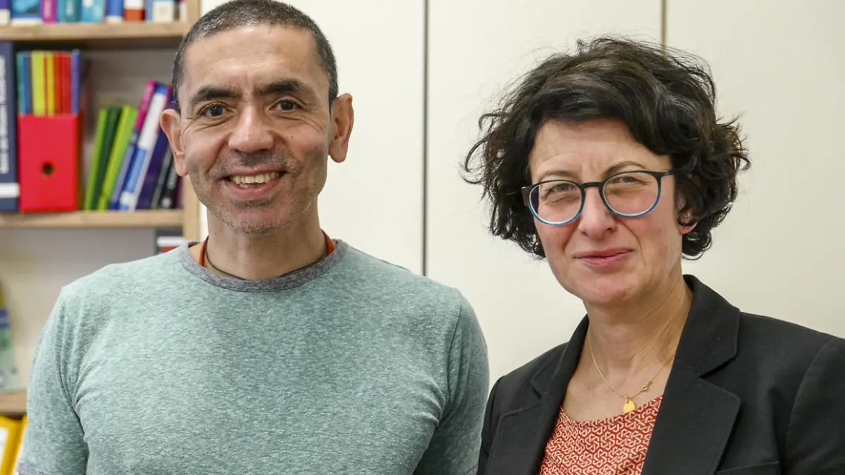  Prof. Dr. med. Ugur Sahin ist Wissenschaftler und verfügt über mehr als 60 unabhängige Patente in zahlreichen Bereichen wie Life Science und Biotechnologie und Dr. Özlem Türeci ist Medizinerin und hat über 20 Jahre Erfahrung in der Krebsforschung. Ihr Schwerpunkt liegt auf der Erforschung neuer immuntherapeutischer Wirkstoffe und der Entwicklung von Antikörpern und impfstoffbasierten Behandlungskonzepten für solide Tumore, Interview 02.05.2018 *** Prof Dr med Ugur Sahin is a scientist with more than 60 independent patents in a variety of fields, including life science and biotechnology. Dr Özlem Türeci is a physician with over 20 years of cancer research experience. Her focus is on research into new immunotherapeutic agents and development of Antibodies and Vaccine-Based Treatment Concepts for Solid Tumors Interview 02 05 2018