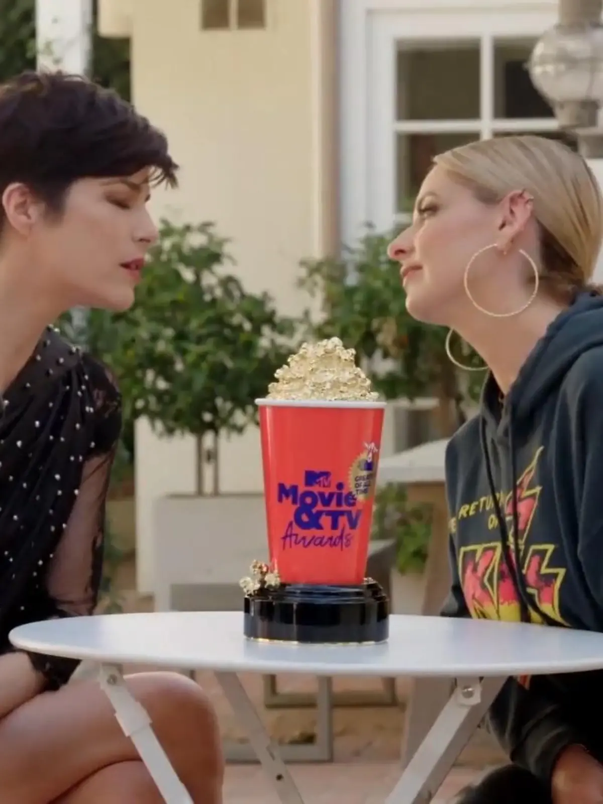 Bild zu: "Selma Blair & Sarah Michelle Gellar knutschen wieder"