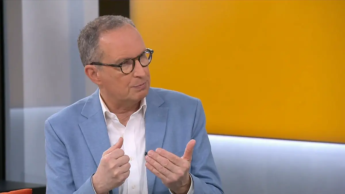 Dr. Specht klärt über die Patientenverfügung auf Live im "Punkt 12"-Talk