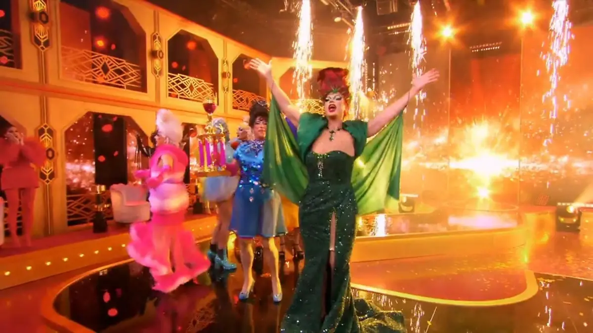 Hardy Krüger alias "Hydra" mit "RIse Like A Phoenix" Viva la Diva: Gewinner-Queen im Goldregen