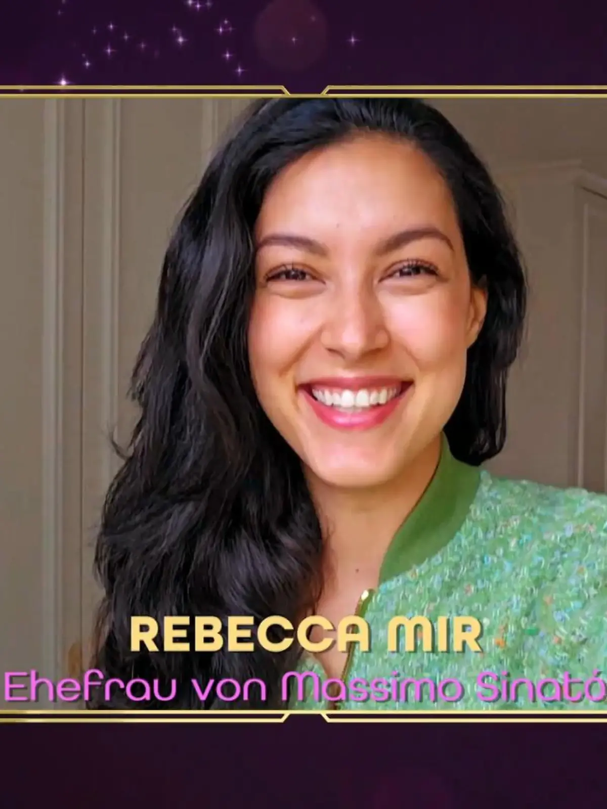 Bild zu: "Rebecca Mir ist sichtlich stolz auf ihren Schatz"