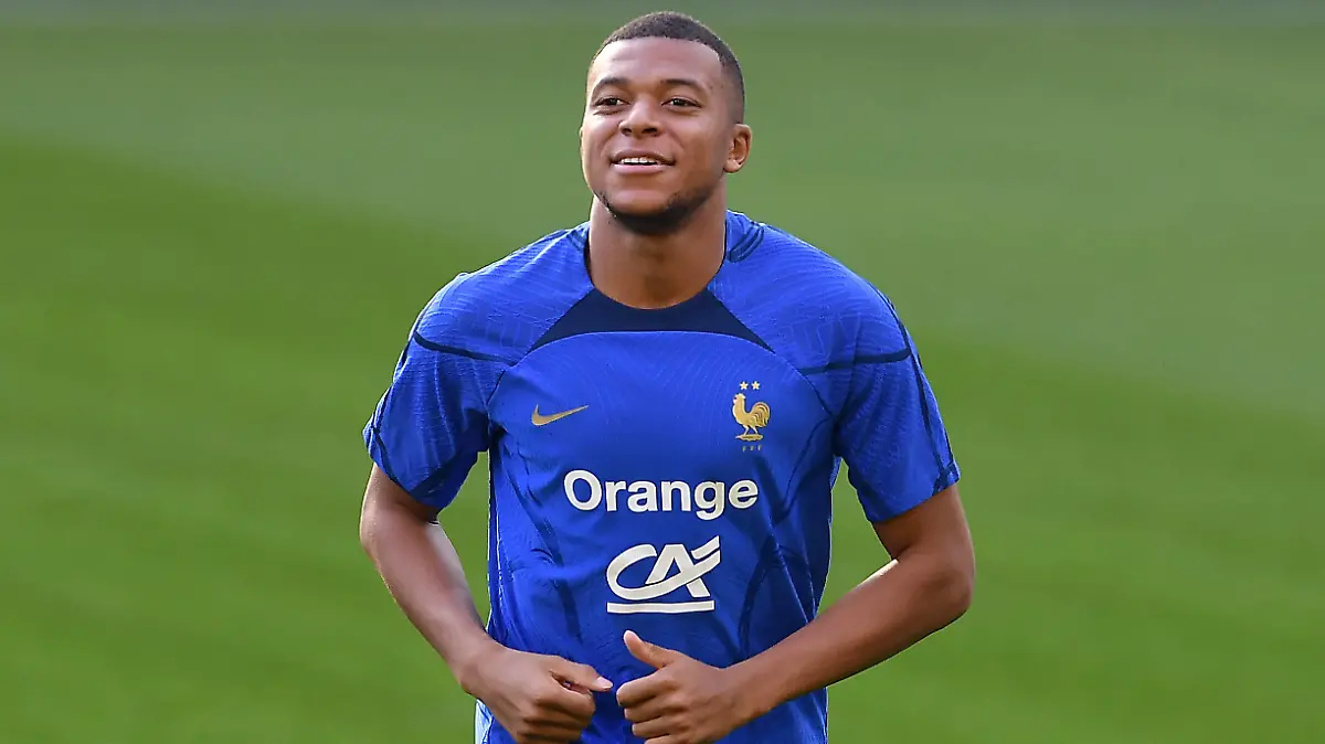 Fußball Abschlusstraining Frankreich am 11.09.2023 im Signal Iduna Park in Dortmund Kylian Mbappe  Frankreich  DFB regulations prohibit any use of photographs as image sequences and/or quasi-video. *** Soccer final training France on 11 09 2023 at Signal Iduna Park in Dortmund Kylian Mbappe France DFB regulations prohibit any use of photographs as image sequences and or quasi video xRx