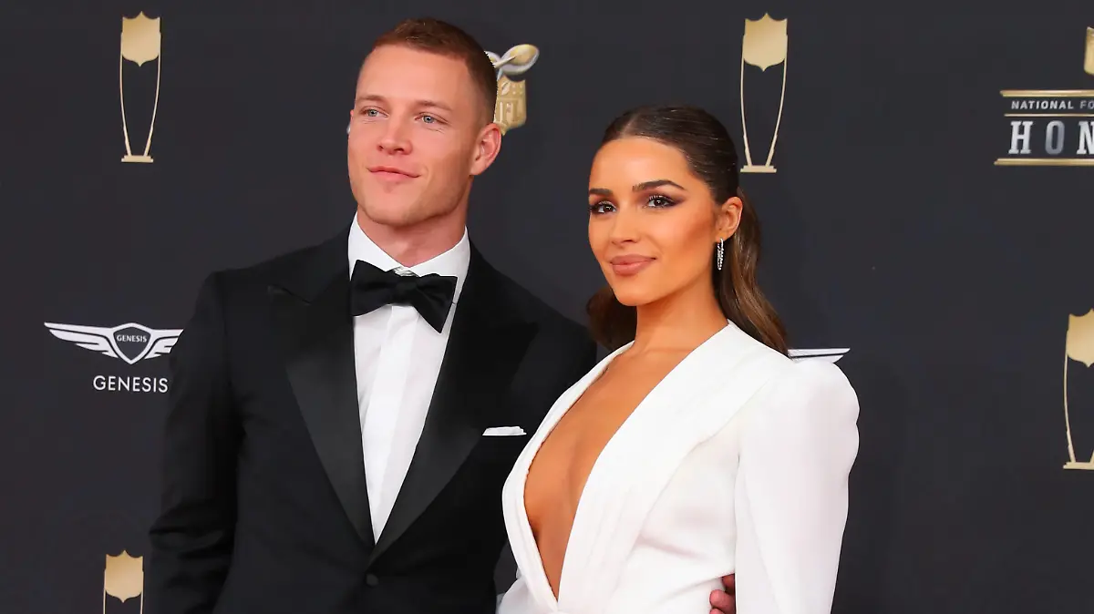 MIAMI, FL - FEBRUARY 01: Carolina Panthers running back Christian McCaffrey and Olivia Culpo pose on the Red Carpet poses prior to the NFL, American Football Herren, USA Honors on February 1, 2020 at the Adrienne Arsht Center in Miami, FL. Photo by Rich Graessle/PPI/Icon Sportswire NFL: FEB 01 NFL Honors Red Carpet Icon200201279