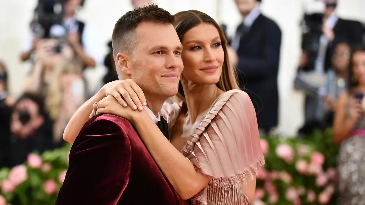 ARCHIV - 06.05.2019, USA, New York: Football-Star Tom Brady und das Model Gisele Bündchen kommen zu einer Benefizveranstaltung des Metropolitan Museum of Art Costume Institute. (zu dpa «Gisele Bündchen und Tom Brady haben sich scheiden lassen») Foto: Charles Sykes/Invision/AP/dpa +++ dpa-Bildfunk +++