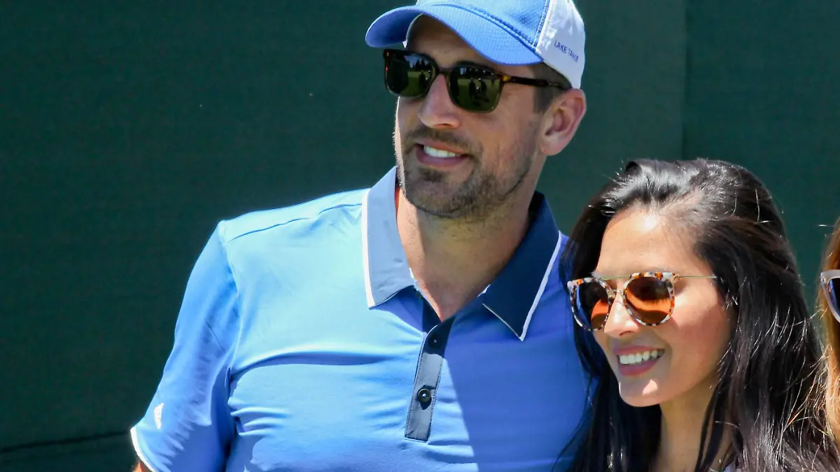Jul 24, 2016 - Lake Tahoe, Nevada, U.S. - .Actress LISA OLIVIA MUNN ther to watch her Boyfriend, All-star NFL American Football Herren USA Quarterback, AARON RODGERS after playing at the Edgewood golf course during the American Century Championship celebrity golf. . American Century Celebrity Golf Tournament 2016  - ZUMAa07_
