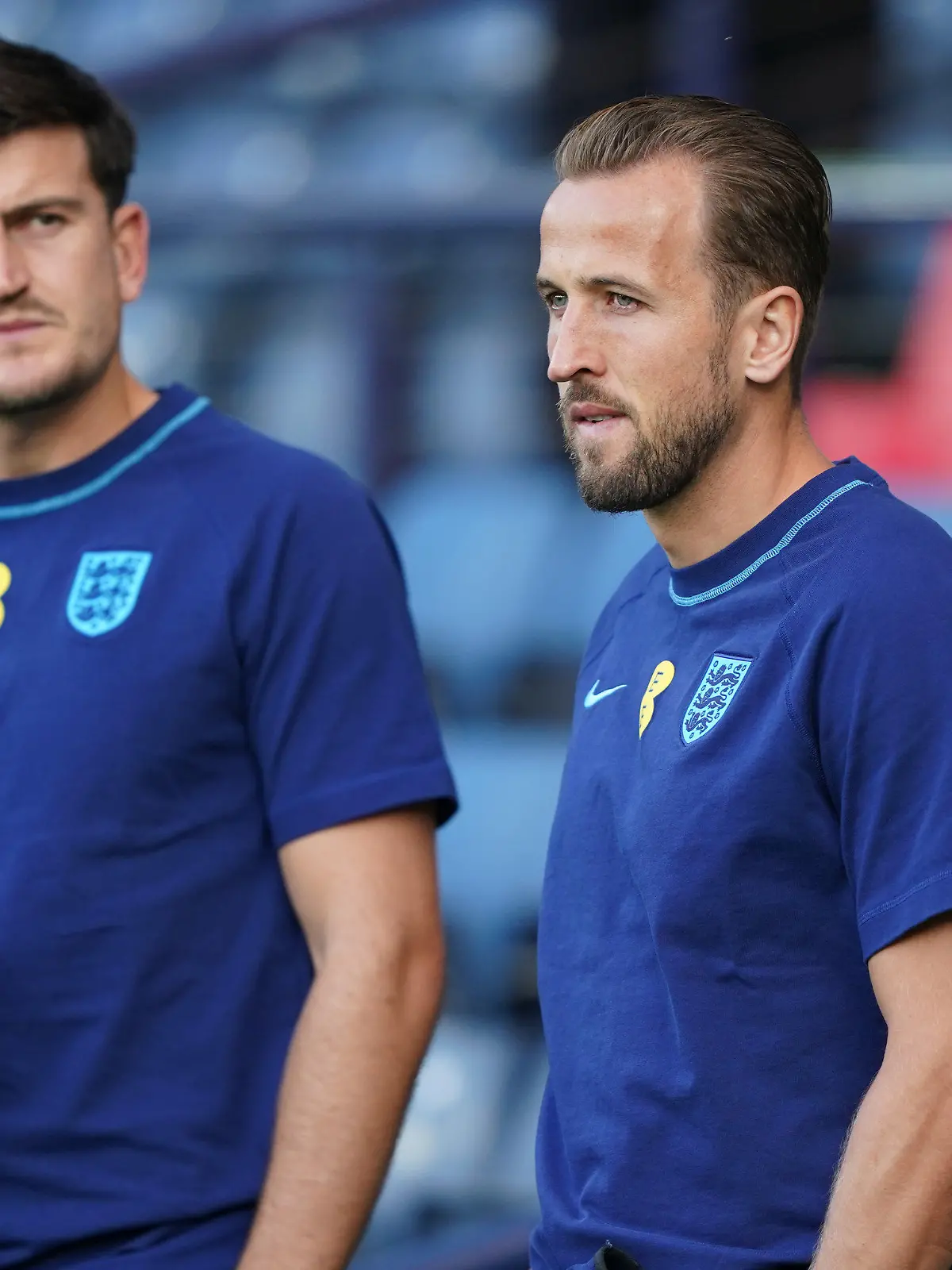 12.09.2023, Großbritannien, Glasgow: Fußball: Länderspiele, Schottland - England, Hampden Park. Englands Harry Kane (r) und Harry Maguire (l) vor dem internationalen Freundschaftsspiel. Foto: Andrew Milligan/PA Wire/dpa +++ dpa-Bildfunk +++