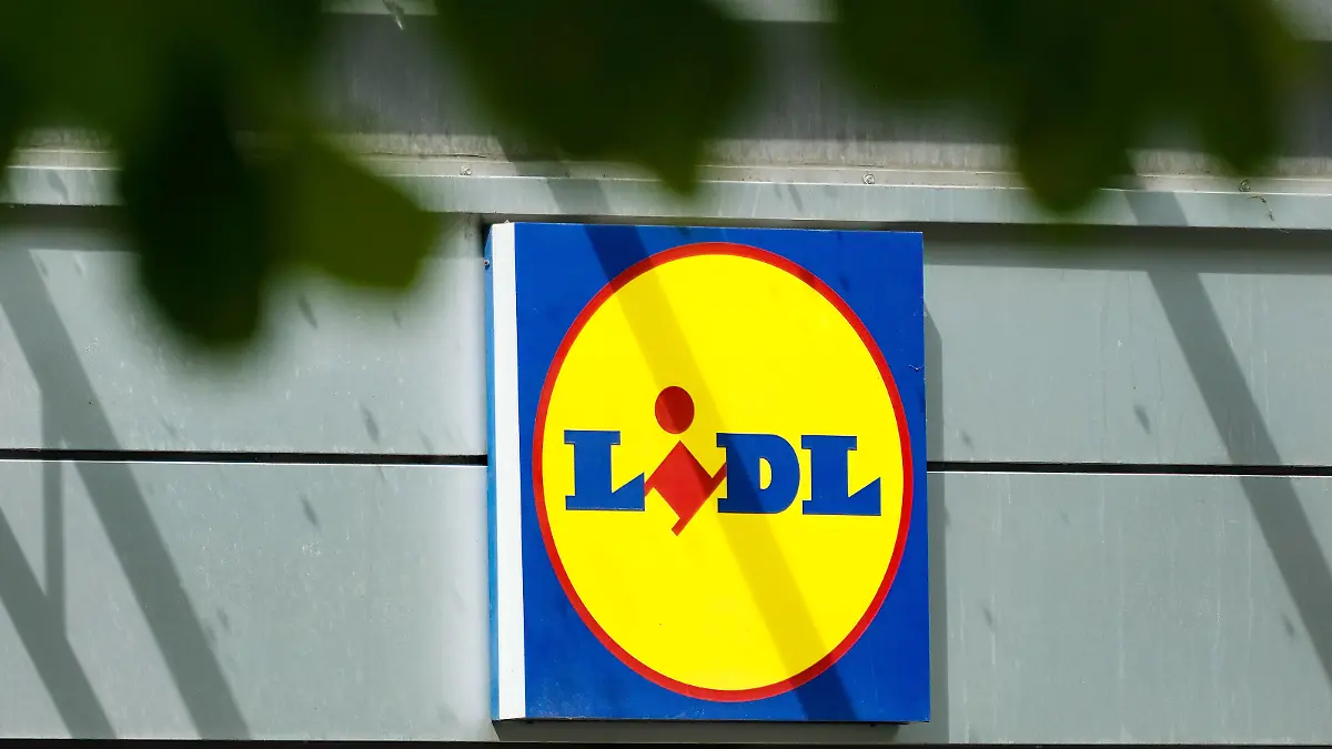 Düsseldorf 01.08.2023 Lidl Lebensmitteldiscounter Supermarkt Düsseldorf Nordrhein-Westfalen Deutschland *** Düsseldorf 01 08 2023 Lidl discount supermarket Düsseldorf North Rhine Westphalia Germany