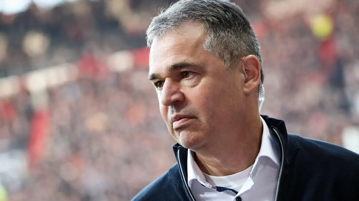 ARCHIV - 29.03.2019, Hamburg: Fußball: 2. Bundesliga, 27. Spieltag, FC St. Pauli - MSV Duisburg im Millerntor Stadion. St. Paulis Ex-Sportdirektor Andreas Rettig gibt vor dem Spiel ein Interview. Rettig kritisiert die Geldverteilung im Fußball. (zu dpa: «Rettig: «Champions-League-Gelder schleichendes Gift»») Foto: Christian Charisius/dpa +++ dpa-Bildfunk +++